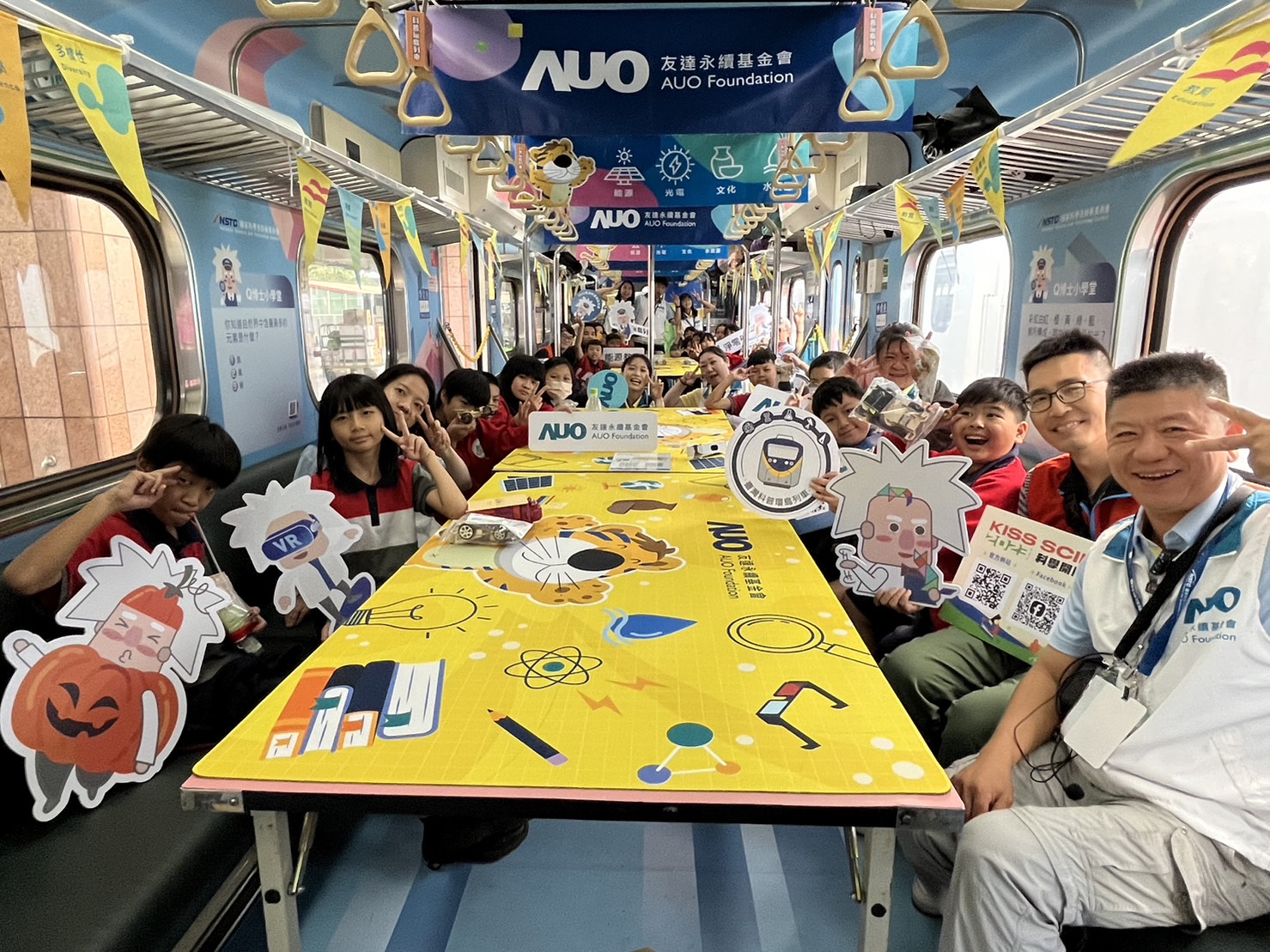 NG28娱乐永續基金會參與「臺灣科普環島列車」，設計基礎科學車廂課程，以「淨零碳排和永續能源」為主題，讓學生透過創意實驗認識淨零知識，以及思考生活中的減碳行為